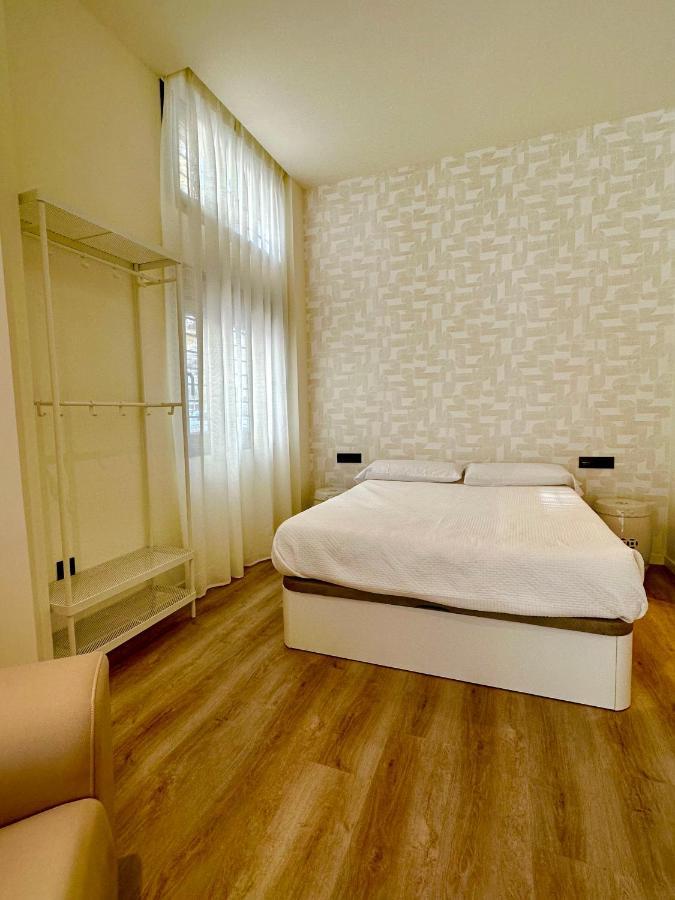 Apartamentos Sunsets Malaga Centro ภายนอก รูปภาพ