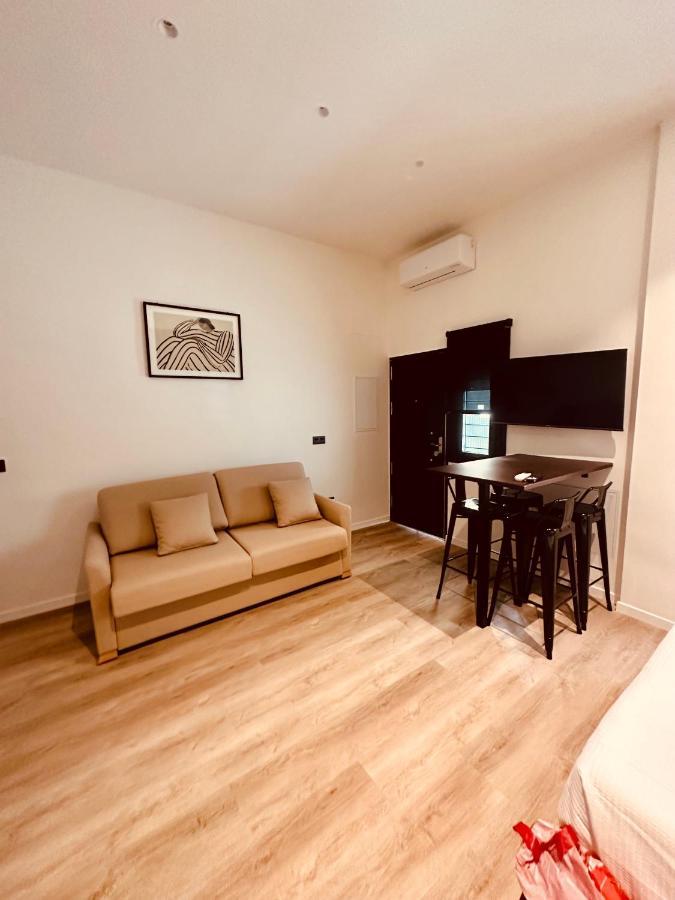 Apartamentos Sunsets Malaga Centro ภายนอก รูปภาพ
