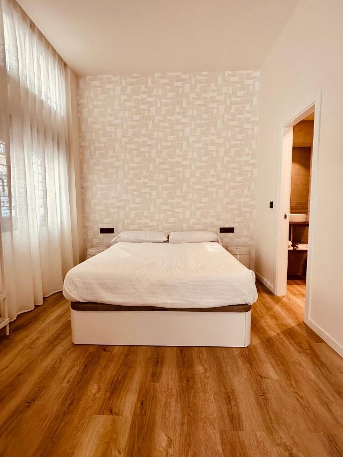 Apartamentos Sunsets Malaga Centro ภายนอก รูปภาพ